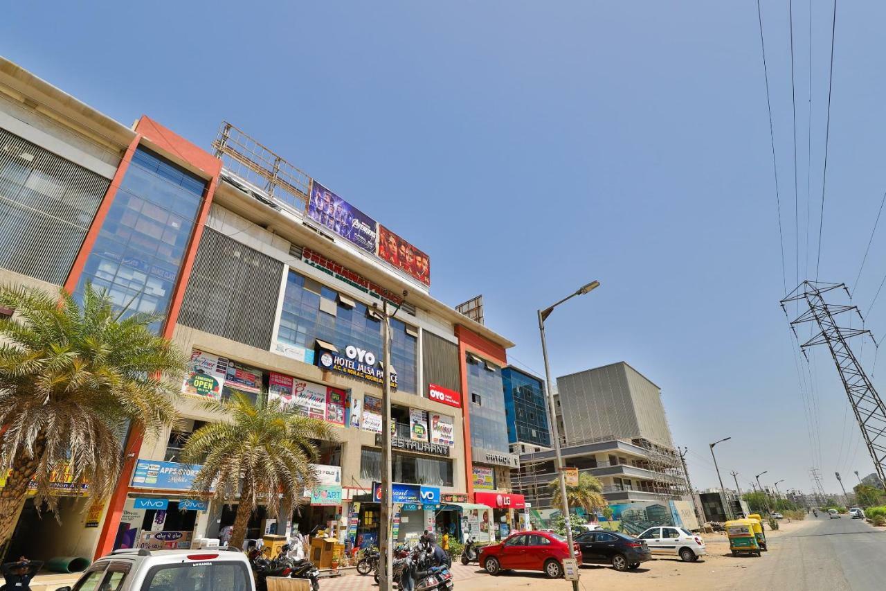Oyo37398贾尔萨宫酒店 Naroda 外观 照片