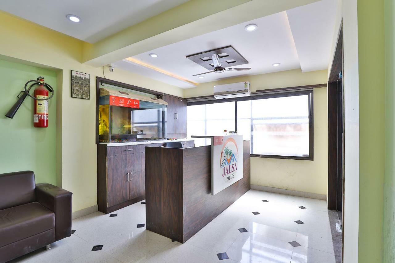 Oyo37398贾尔萨宫酒店 Naroda 外观 照片